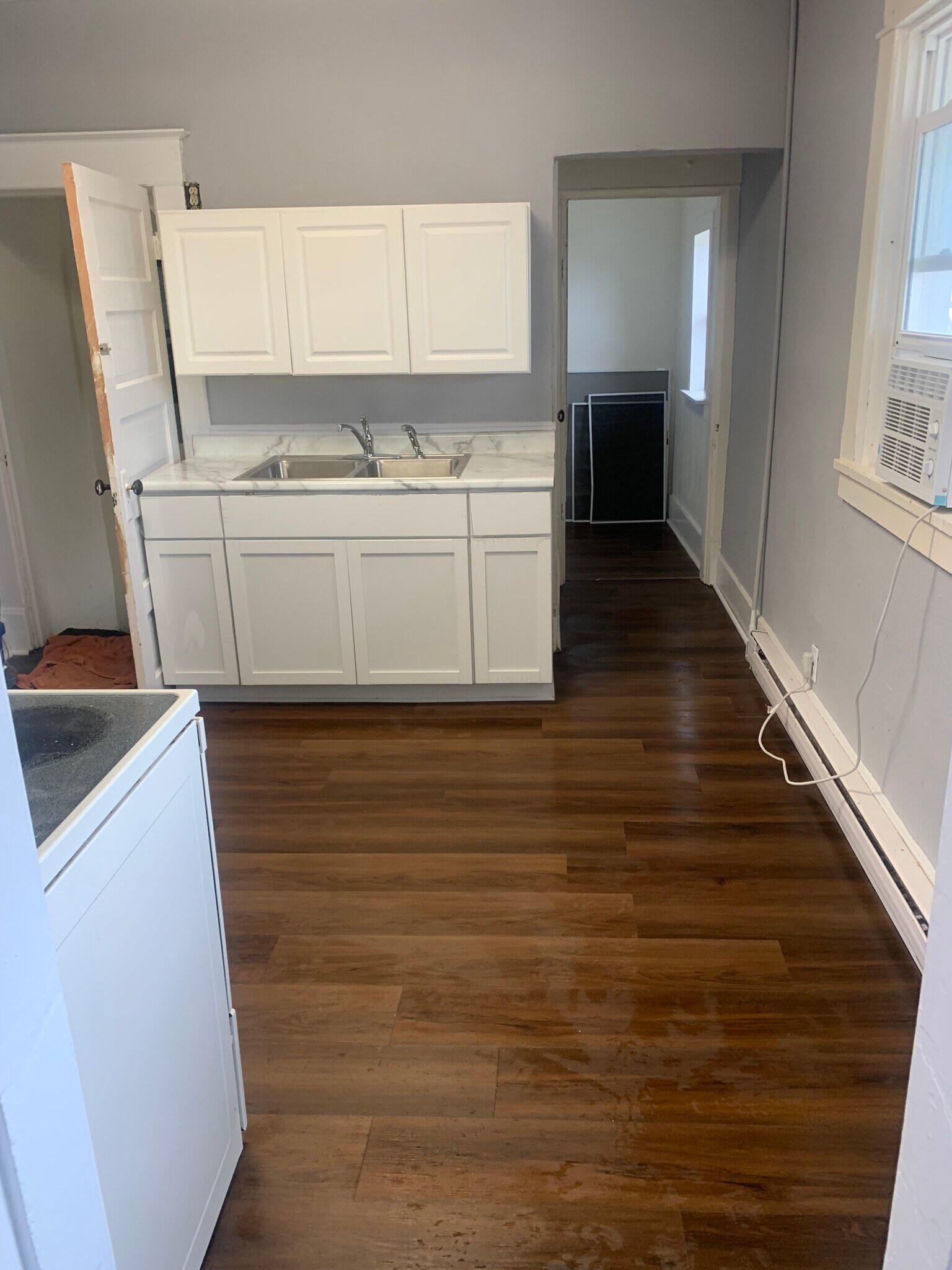 Kitchen - 276 E 6th St