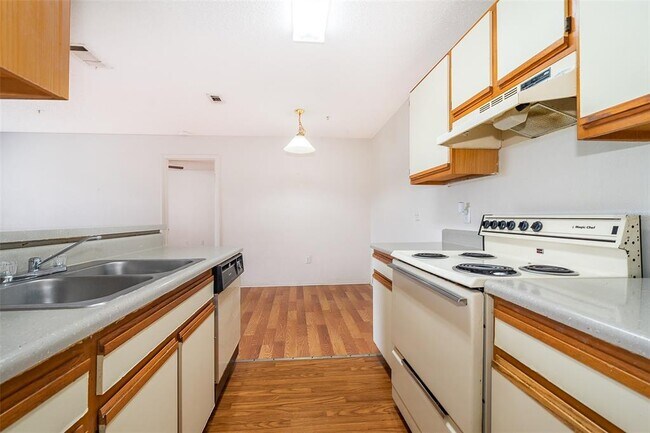 Building Photo - 627 Dory Ln