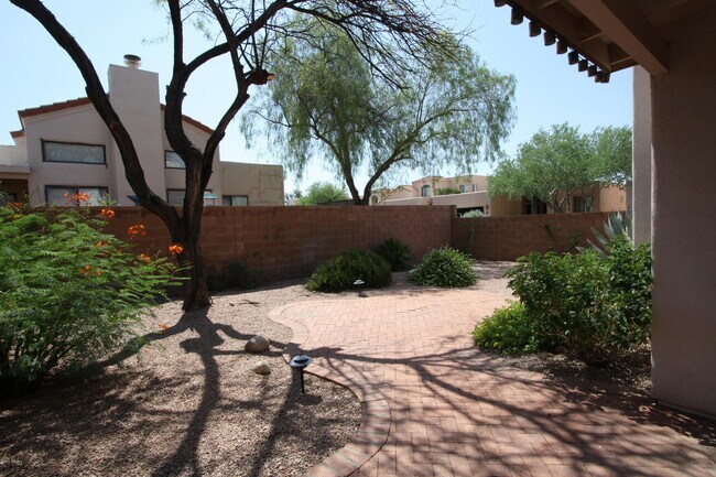 Building Photo - 1260 W Hopbush Way