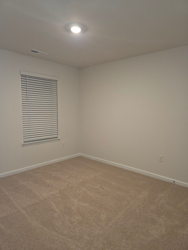 Building Photo - 408 Honeycutt Oaks Dr