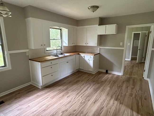 Building Photo - remodeled 3 bedroom 1 bath home for rent i...