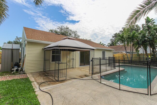 Building Photo - 7870 Blackwood Ln