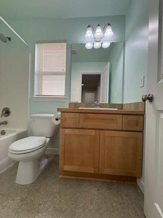 Building Photo - LYNNWOOD 3 BED, 2.5 BATH HOME FOR RENT; AVAILABLE NOW!