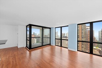 Building Photo - 1122 N Clark St