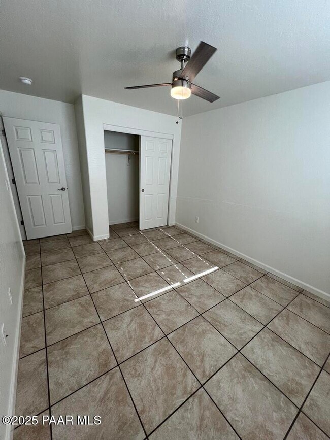 Building Photo - 9545 E Magma Dr