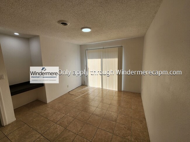 Building Photo - 5674-5674 Valley Vale Way