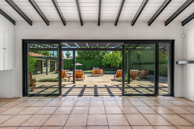 Building Photo - 839 N Avenida Olivos