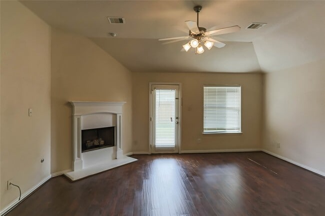 Building Photo - 1327 Maple Ace Dr