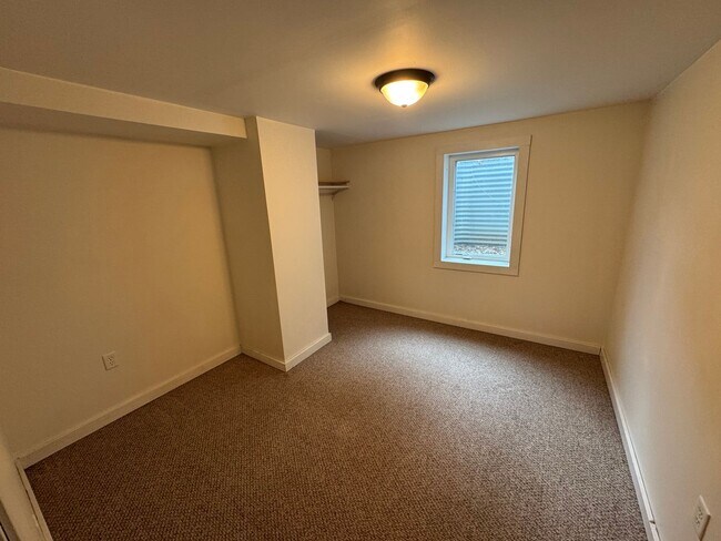 Building Photo - 3 Bedroom Cedar Falls House