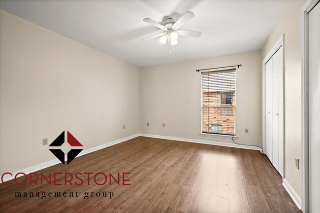 Building Photo - 2 Bed, 1.5 Bath located off of Brightside ...