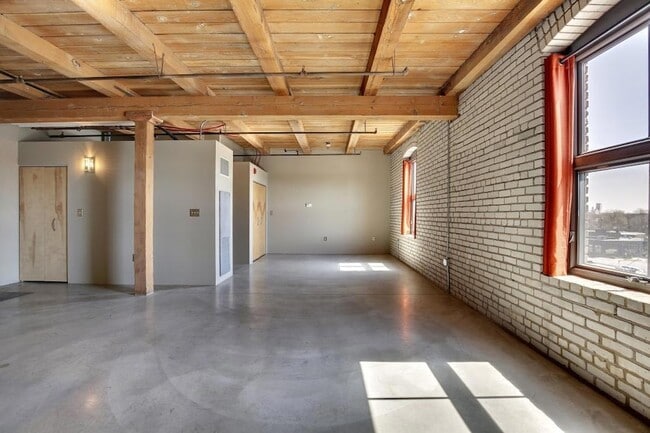 Building Photo - 127 5th St NE