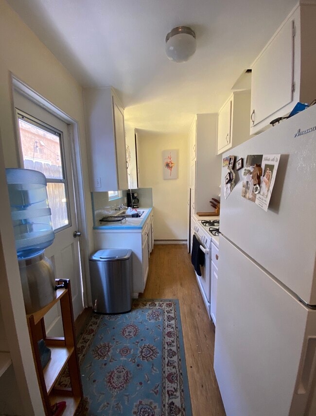 Building Photo - 1860 Diamond St