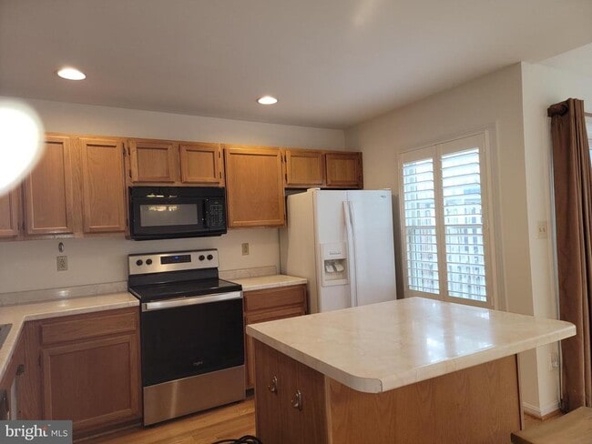 Building Photo - 1926 Thomas Run Cir