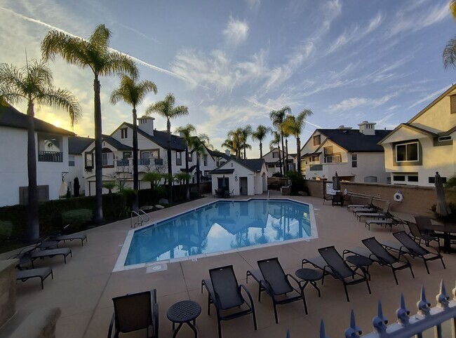 Building Photo - Cypress Townhomes - End Unit - 2 Garage - Scripps Ranch