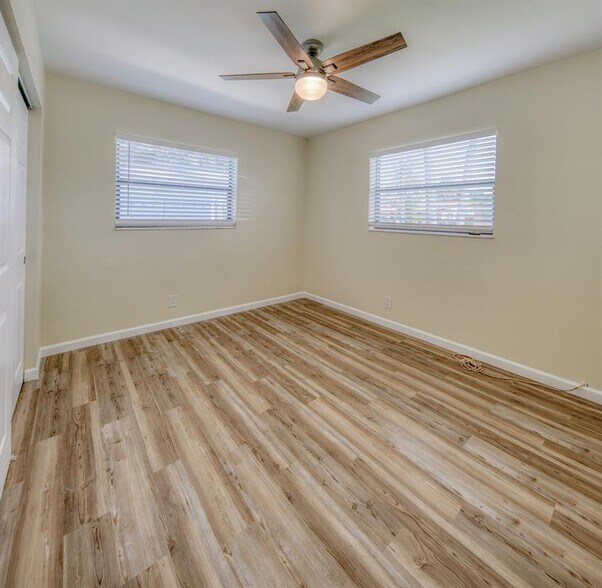 Building Photo - 241 NE 40th Ct