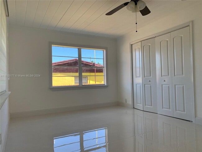 Building Photo - 1141 W 7th St