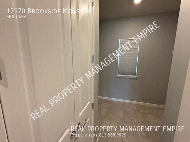 Building Photo - 12970 Brookside Moss Dr