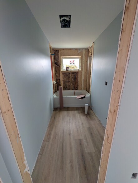 Building Photo - 132 Narrows Rd