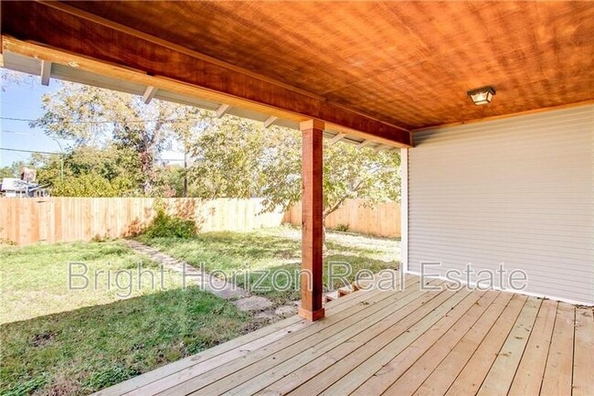 Building Photo - 1821 W 10th St