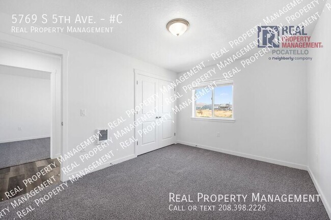 Building Photo - 5769 S 5th Ave
