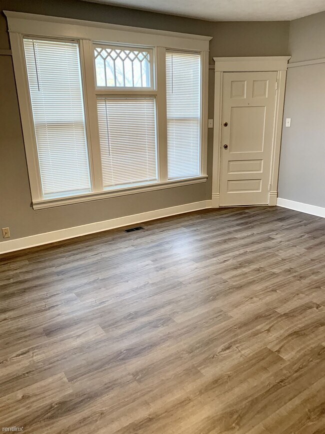 Building Photo - 2 br, 1 bath Duplex - 2530 West Gardner Av...