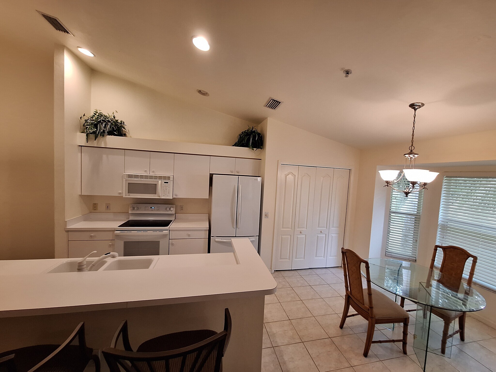 Kitchen and breakfast nook - 21301 Lancaster Run