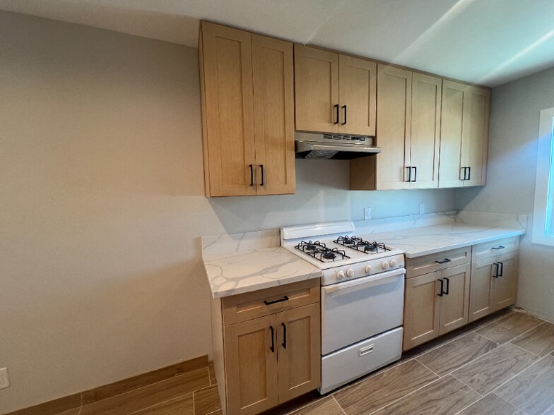 Primary Photo - 7237 Variel Ave