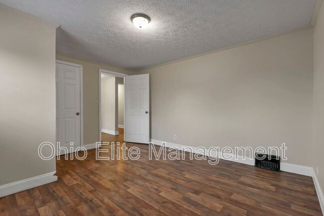 Building Photo - 85 1/2 S Wheatland Ave