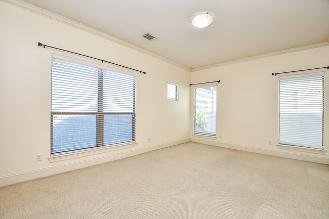 Building Photo - 6818 Staffordshire Blvd