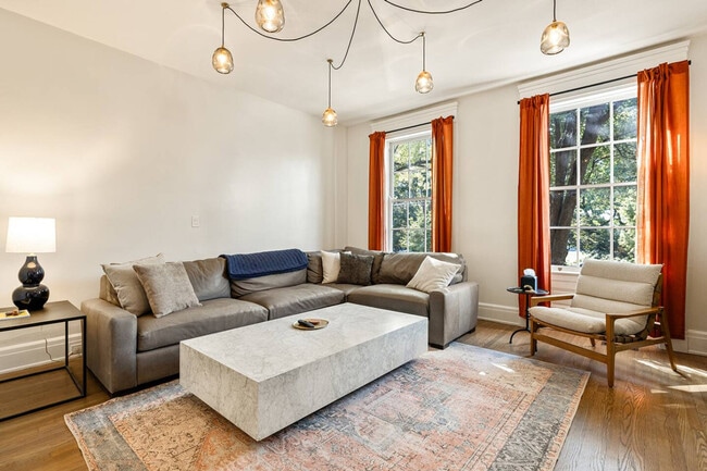 Building Photo - 1326 Broadway-SI ID1324946P