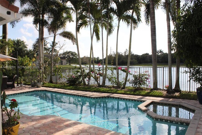 Building Photo - 2568 Jardin Pl