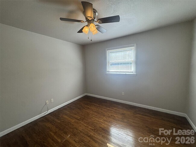 Building Photo - 333 Laurel St