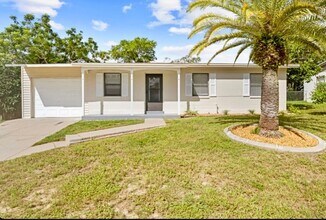 Building Photo - Updated 2 bedroom 1 bath with a Bonus Room