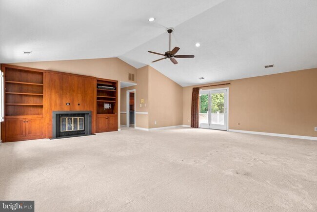 Building Photo - 1301 Daviswood Dr