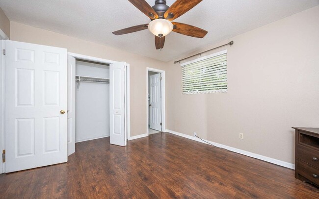 Building Photo - 1155 SE Magnolia Loop