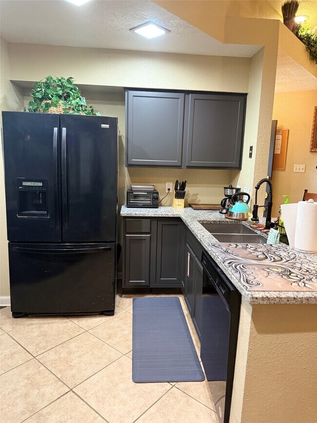 Building Photo - 335 Anchor Way