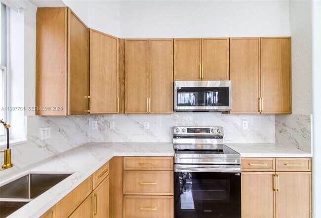 Building Photo - 5363 SW 38th Ave