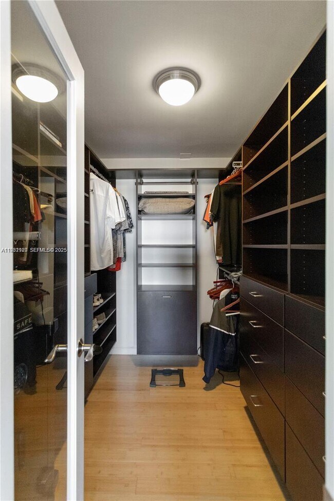 Building Photo - 340 Sunset Dr