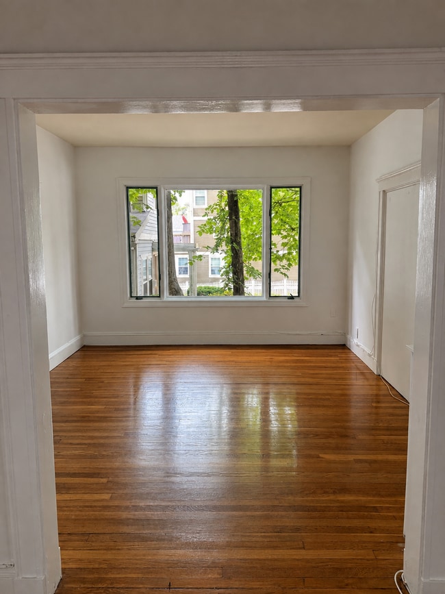 Building Photo - 28 W Tremlett St