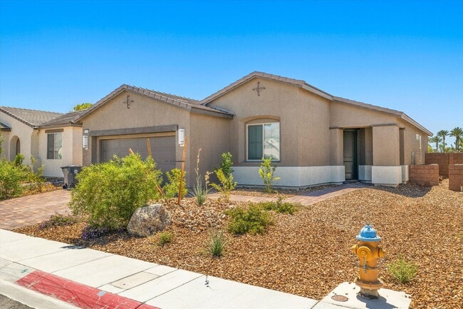 Building Photo - Spacious 3-Bed, 2-Bath Home with 2-Car Gar...