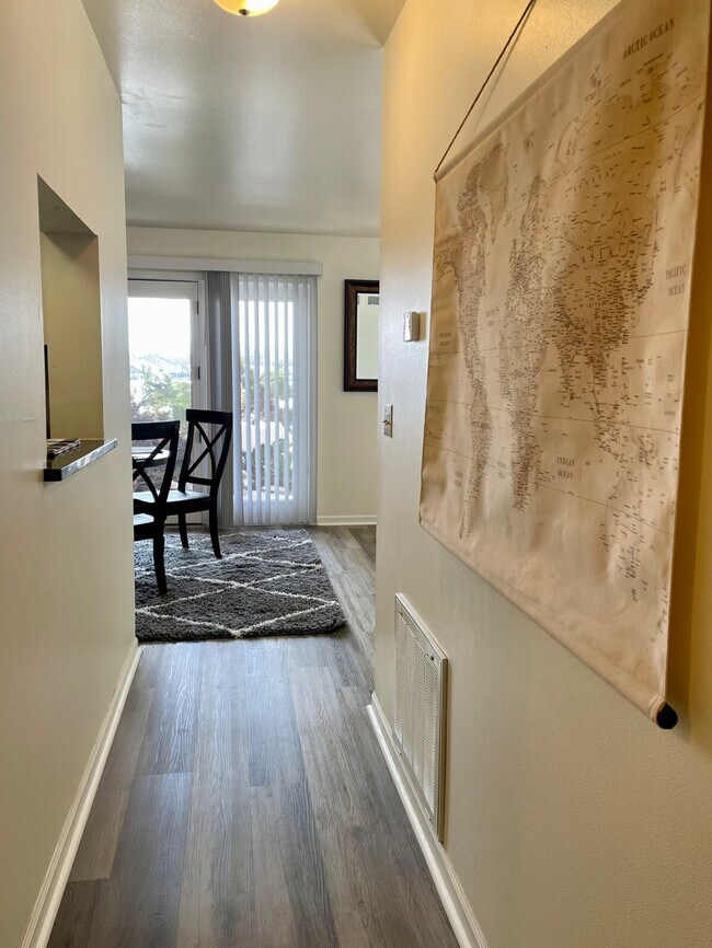 Building Photo - 1335 Summit Ave