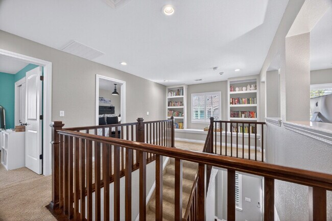 Building Photo - "Spacious 5-Bedroom Retreat on South Quantock Way - Perfectly Designed for Comfort and Style!"