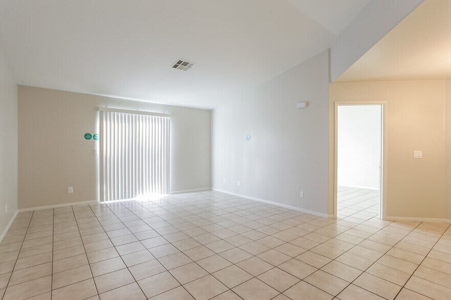 Building Photo - 477 Wright Way