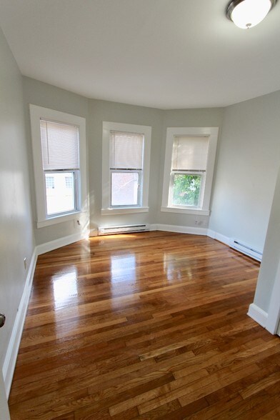 Building Photo - 94 E Cottage St