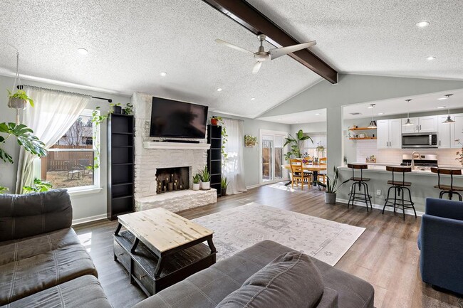 Building Photo - 805 Garden Path Dr