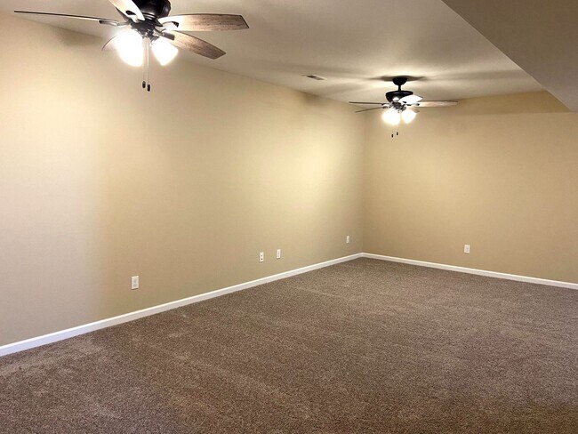 Building Photo - $1,650 - 3Bd, 3Bth, Home