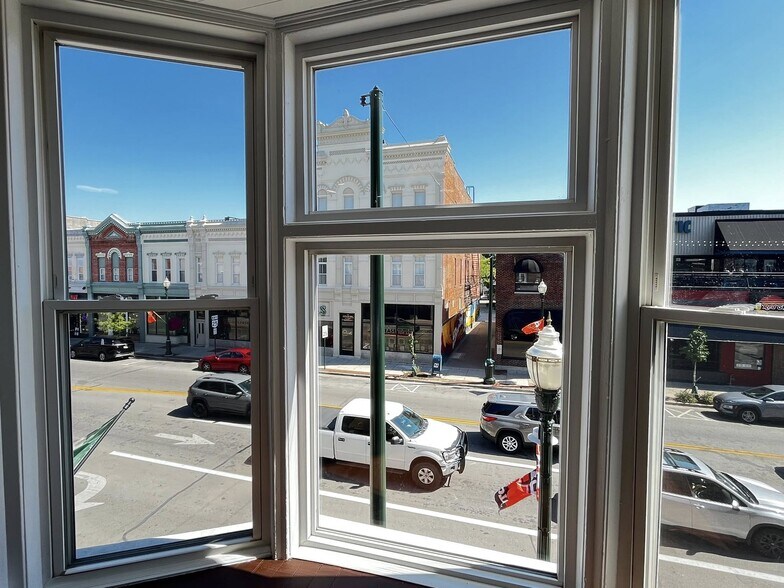 Building Photo - 119 N Main St