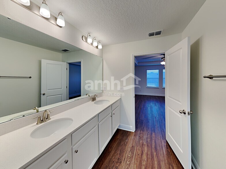 Building Photo - 815 Heavenly Dr