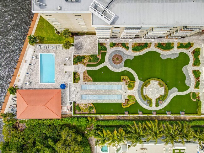 Building Photo - 3114 S Ocean Blvd
