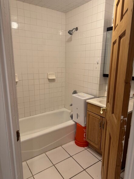 Building Photo - 382 Riverway St
